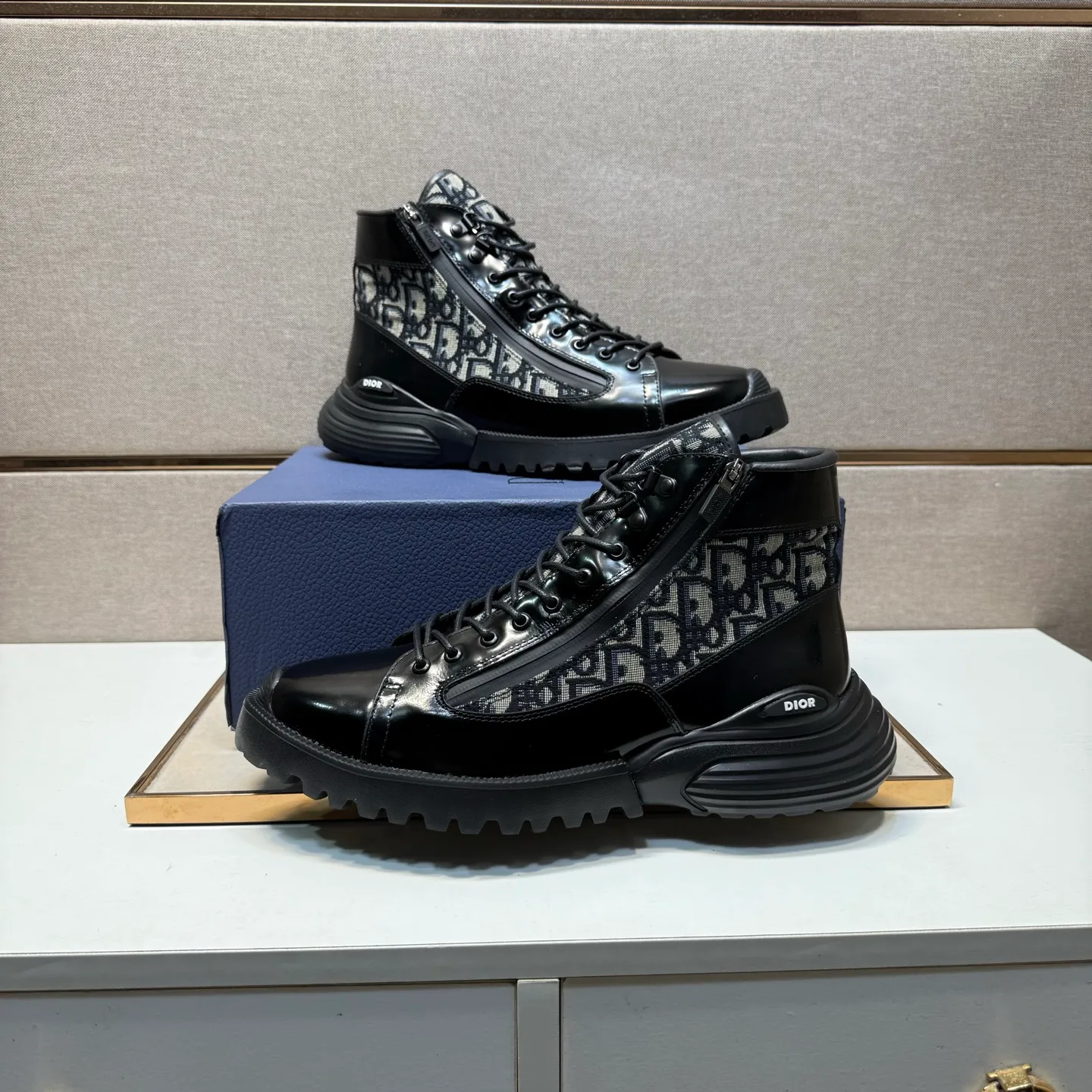 ⬛️Men's shoes 💰p580 [Dior~] Men's casual high-top shoes 2025z cabinet sales simultaneously 🔶Size: 39-44 #️⃣ 🔷2 colors🔜The upper is made of multi-material splicing➕Genuine leather lining, comfortable and breathable, sole: original comfortable and wear-resistant outsole, ⚠️Real shot📱Photographed🎬The real thing is better📢📢📢
